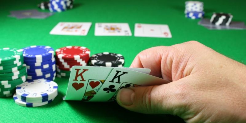 Bài Baccarat Là Gì? Bí Kíp Chinh Phục Baccarat Từ Cao Thủ 2 Hướng dẫn chia bài đúng cách trong Baccarat